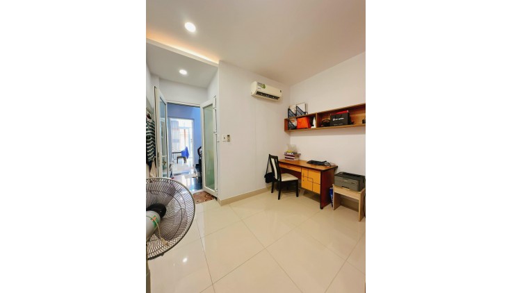 GẤP! Bán nhà mặt tiền kinh doanh Chánh Hưng, 64m2, 4 tầng, 9,9 tỷ 0906993584